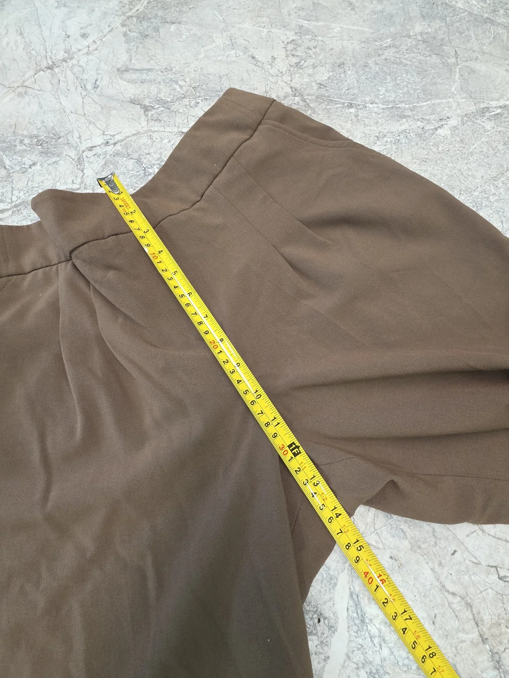 Larry Levine Taupe Wide-Leg Capris Dressy Bermuda Shorts Trousers.